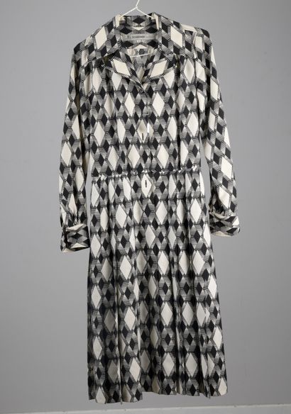 null JEAN-LOUIS SCHERRER

Harlequin dress in black and white wool, notched shawl...
