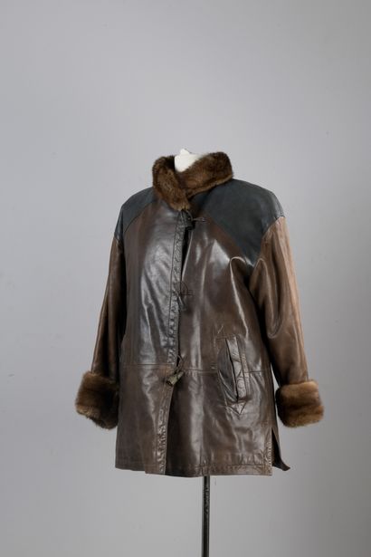 null YVES SAINT-LAURENT FURS

Three-quarter length coat in cocoa lambskin, black...