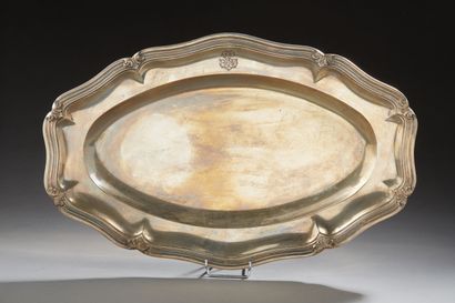 null Silver dish 1st title 925‰, with net decoration, adorned with leafy clasps,...