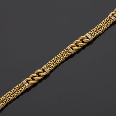 null An 18K yellow gold 750‰ bracelet, composed of alternating gourmette links and...