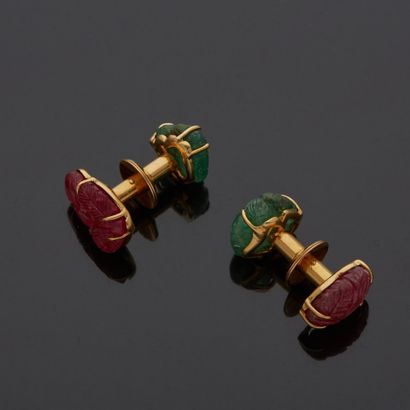 null A pair of 18K yellow gold 750‰ double cufflinks, adorned with emerald and ruby...