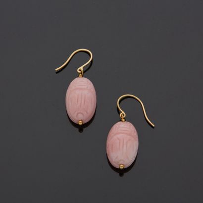 null BIDERMANN - Oval earrings engraved with a pink opal beetle. Signed.

H. 2 cm...
