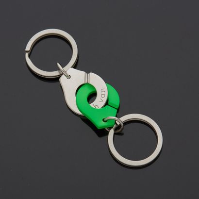 null * DINH VAN

Keychain in the form of handcuffs, one of which is green in titanium...