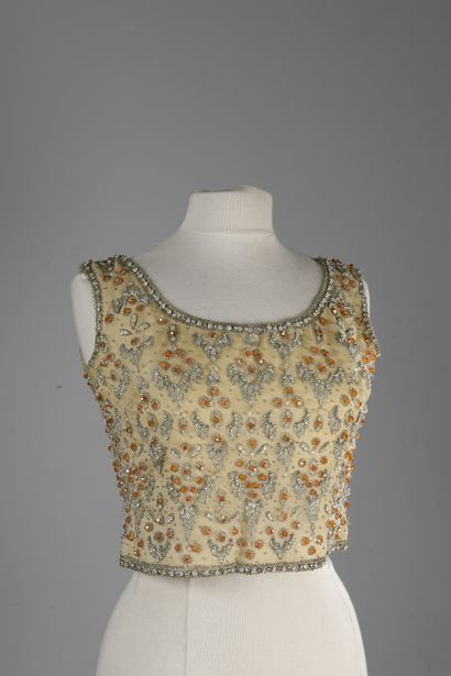 CHRISTIAN DIOR BOUTIQUE N°3385/802 
Sleeveless short top in nude silk embroidered...