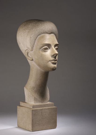 null Lucien LAFAYE (1896-1975)


Bust of a young girl


About 1950.


Burgundy stone.


Signed...