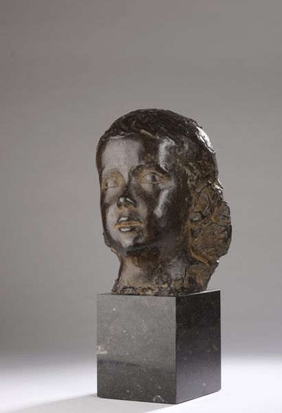 Jean OSOUF (1898-1996)


Tête de fillette


Bronze...