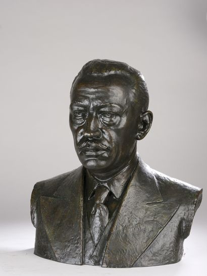 Albert PATRISSE (1892-1964)


Portrait d’homme


Bronze...