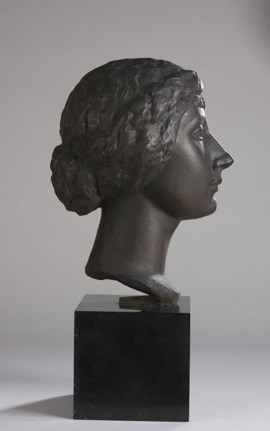 null Robert WLÉRICK (1882-1944)


Sibyl or Bust of Madame Chassinat-Gigot, ca. 1913-1920


Bronze...