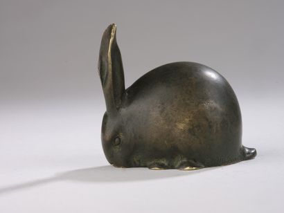 null Edouard Marcel Sandoz (1881-1971)


Rabbit, one ear raised


Bronze with light...