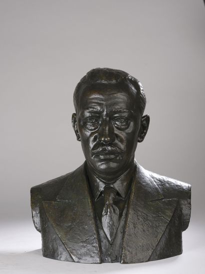null Albert PATRISSE (1892-1964)


Portrait of a man


Bronze with brown patina shaded...