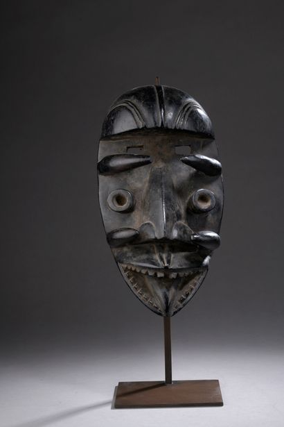 null GLE BETE MASK, Ivory Coast


Wood with dark brown patina, iron, accidents.


H....