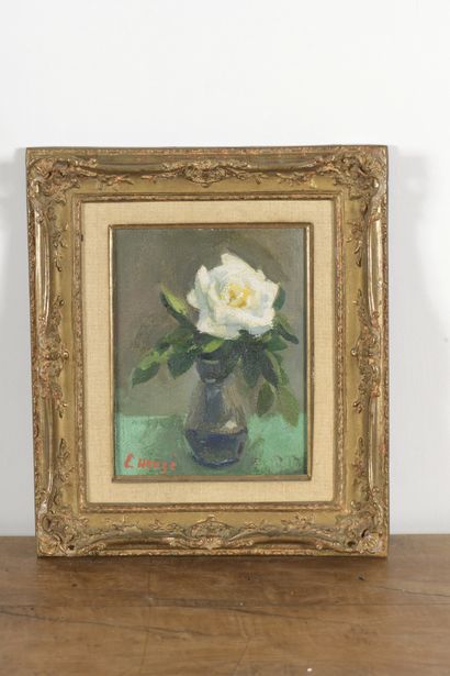 null Edmond HEUZÉ (1884-1967)


Les roses blanches


Huile sur carton.


Signée en...
