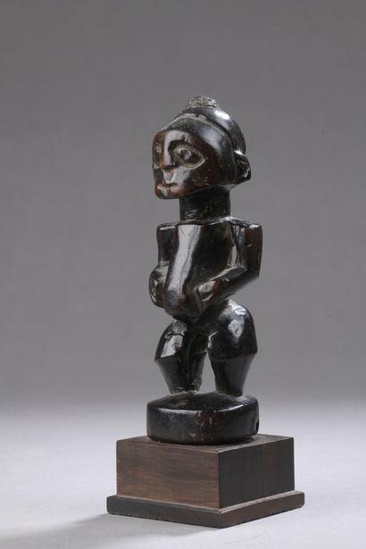 null SONGYE STATUTE, Democratic Republic of Congo


Wood with a dark brown patina...