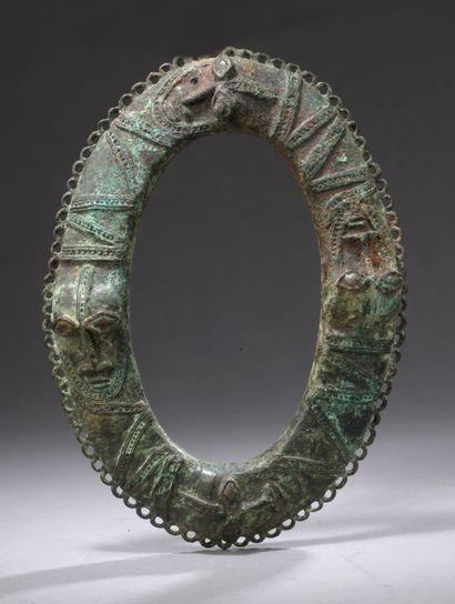 null OGBONI BRACELET, Nigeria


Copper alloy with excavation patina.


L. 19 cm


Decorated...