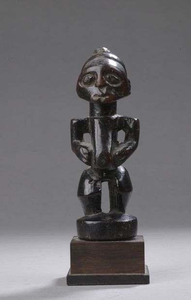 null SONGYE STATUTE, Democratic Republic of Congo


Wood with a dark brown patina...