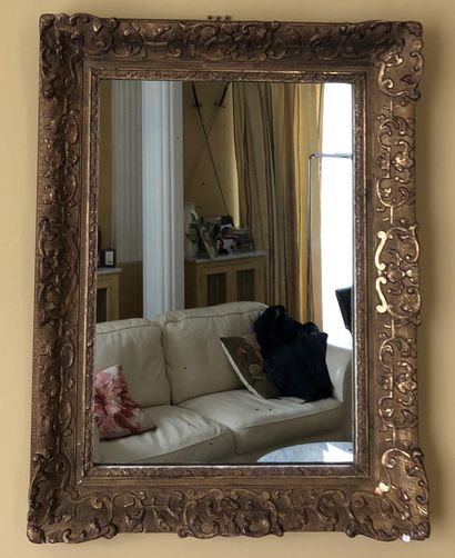 null Wood and gilded stucco mirror. 


Louis XV style. 


80 x 61 cm


Small damages...