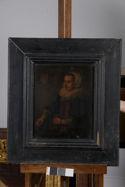 null School of the 19th century 


Woman with a collar


Oil on panel, parquet. 


41...