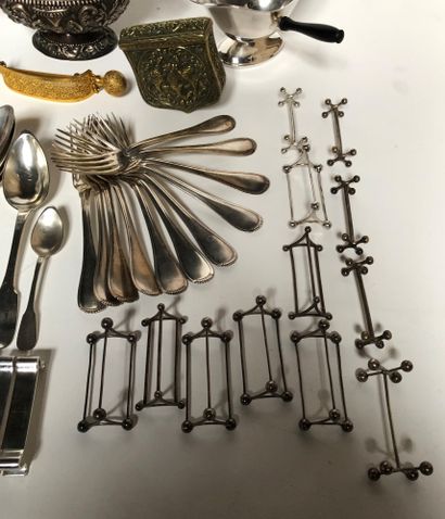 null Lot including :


In silver: Eleven place settings and a spoon in the model,...