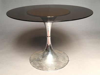 Round table with chromed metal legs and smoked...