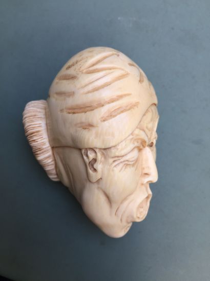 null Head of Pierrot de la lune in ivory, wearing a cap and a ruff, and grimacing.


European...