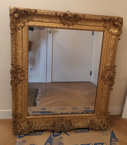 null Mirror in a carved wood and stucco frame decorated with shells, cartouches,...