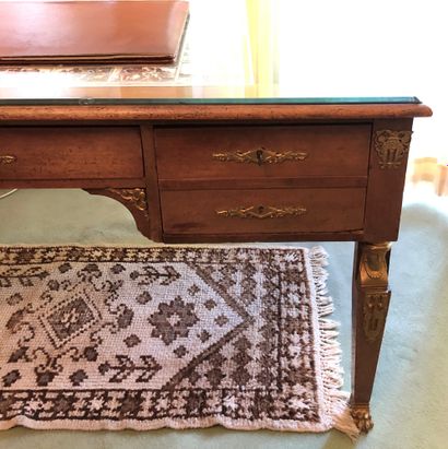 null Veneer desk with four drawers in the belt. 


Empire style


Small damages and...