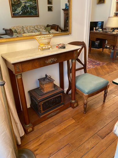 null Mahogany and mahogany veneer console. Ornamentation of gilded bronzes. 


White...