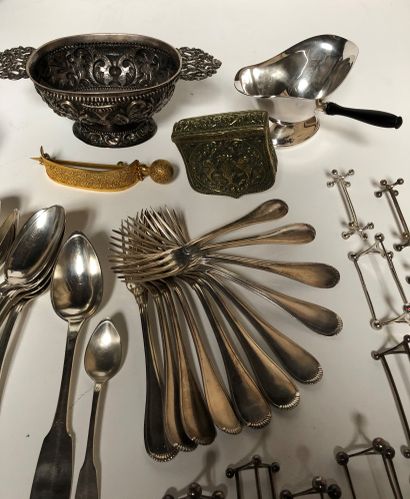 null Lot including :


In silver: Eleven place settings and a spoon in the model,...