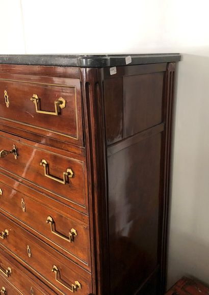 null Mahogany and mahogany veneer straight desk, opening with four drawers, three...