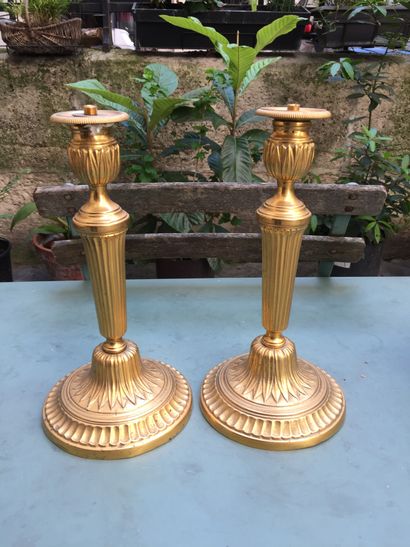 A pair of gilt bronze torches. 
H. 26 cm