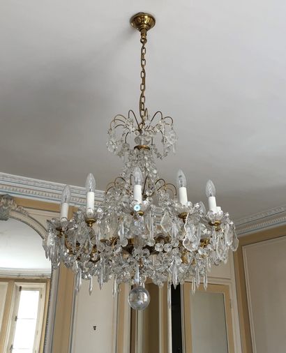 null Twelve lights chandelier in bronze and gilt brass decorated with glass and crystal...