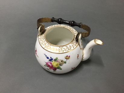  PARIS - Manufacture of Clignancourt 
A teapot hot water bottle with polychrome decoration...