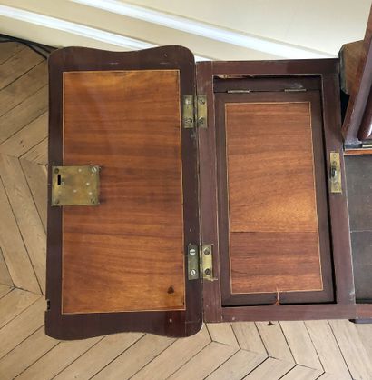 null Veneer and marquetry in leaves, light wood fillets, it opens with two drawers,...