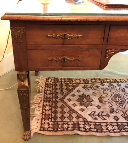 null Veneer desk with four drawers in the belt. 


Empire style


Small damages and...