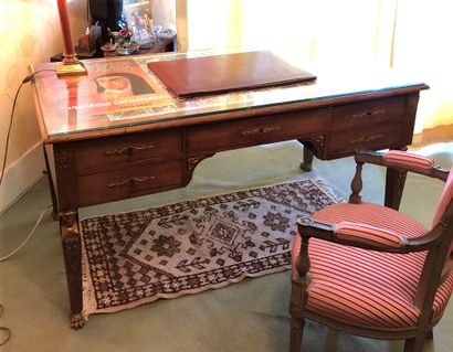 null Veneer desk with four drawers in the belt. 


Empire style


Small damages and...