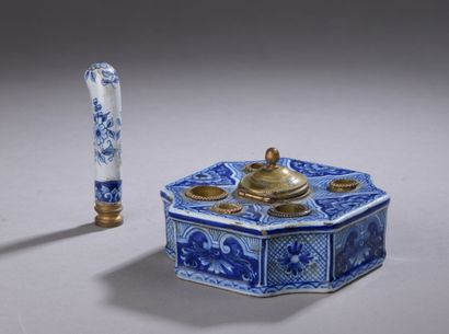 DELFT - 19th century 
Inkwell with blue decoration...