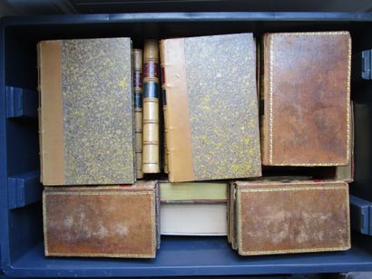 null Lot of 19th and 20th century literature books mainly bound. It includes:


1/...