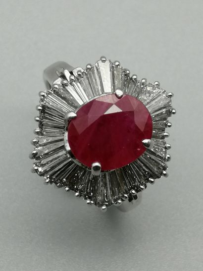 null An 18K white gold 750‰ skirt ring, adorned with an oval-cut (treated) ruby in...