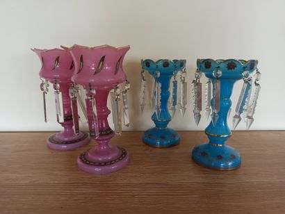 null Two pairs of opal glass pineapple holders and knives (chips).


H. 27 and 24...