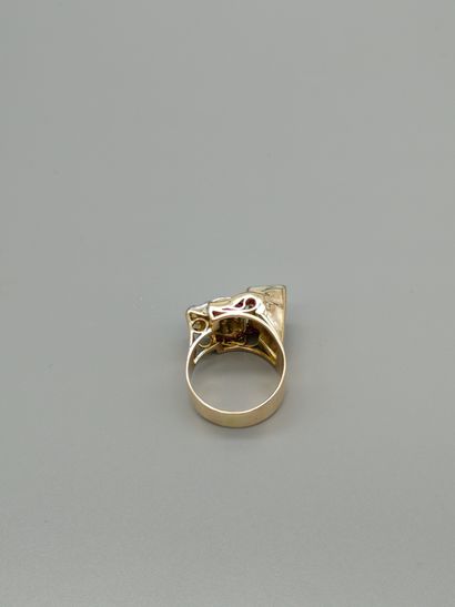 null An 18K 750‰ two-tone gold ring, of geometric form, adorned with old-cut diamonds...