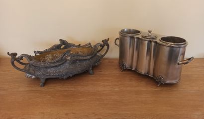  Lot including a bottle cooler and a table planter with rocaille decoration. 
20...