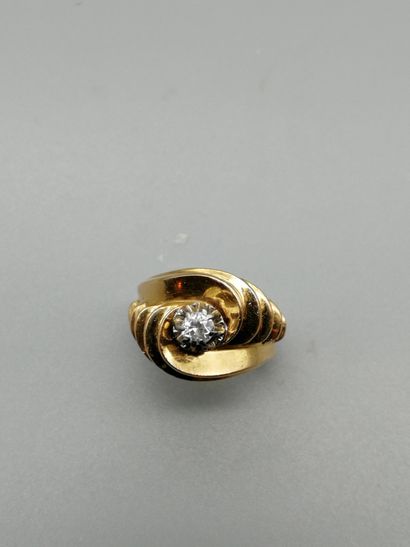 An 18K yellow gold 750‰ tourbillon ring,...