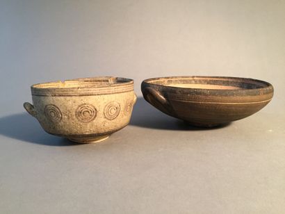 Lot composed of two cups decorated with concentric...