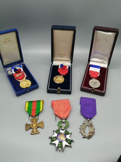 Lot including: 
- A silver Legion of Honor...