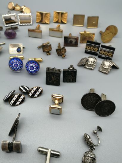 null Lot of twenty-two pairs of cufflinks:


- One of them by Murat in gold plated,...