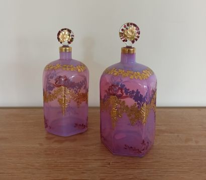 null A pair of pink opaline glass bottles decorated with golden garlands. 


H. 21...