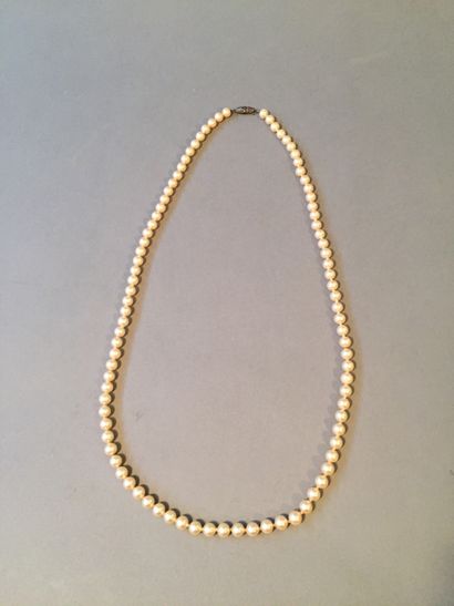 Imitation pearl necklace, fitted with a silver...