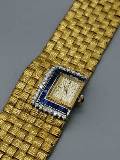 null EBEL


Ladies' wristwatch in two-tone 18K gold 750‰, with basket-weave decoration,...