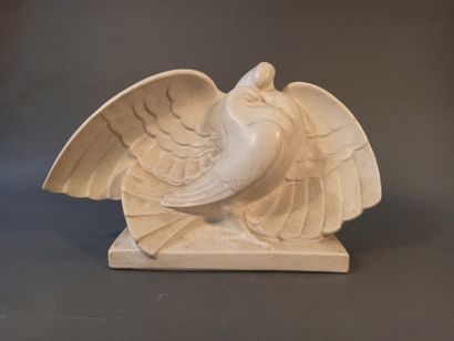 null LEJAN (XXème siècle)


Couple de pigeon


Céramique craquelée blanche, marque...