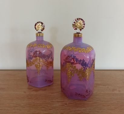 null A pair of pink opaline glass bottles decorated with golden garlands. 


H. 21...